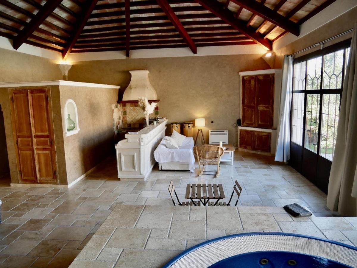 מלון Ventabren Le Pool House - Private Jacuzzi - Mas Des Sous Bois מראה חיצוני תמונה